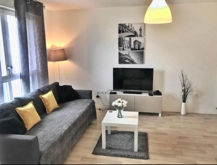 Beautiful 3 Bedroom Flat 8-9 Persons อีวรี-ซูร์-แซ็น ภายนอก รูปภาพ